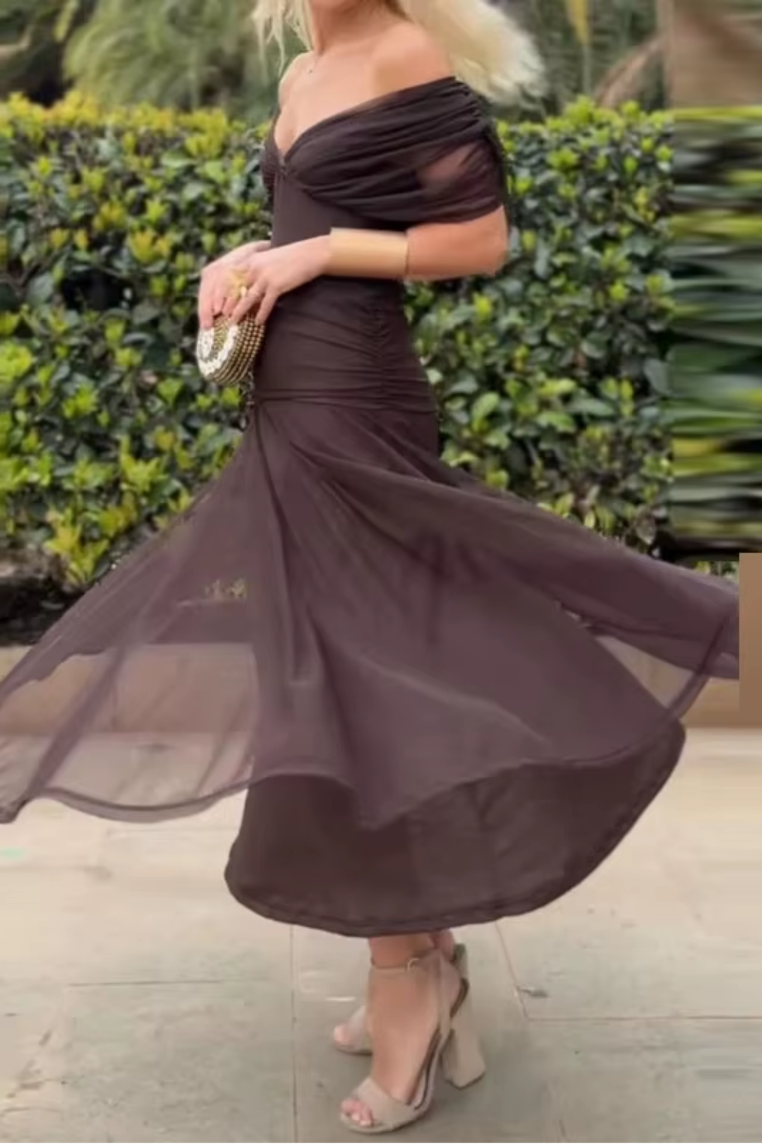 Louise | Elegáns Maxi Ünnepi Ruha V-alakú Kivágással